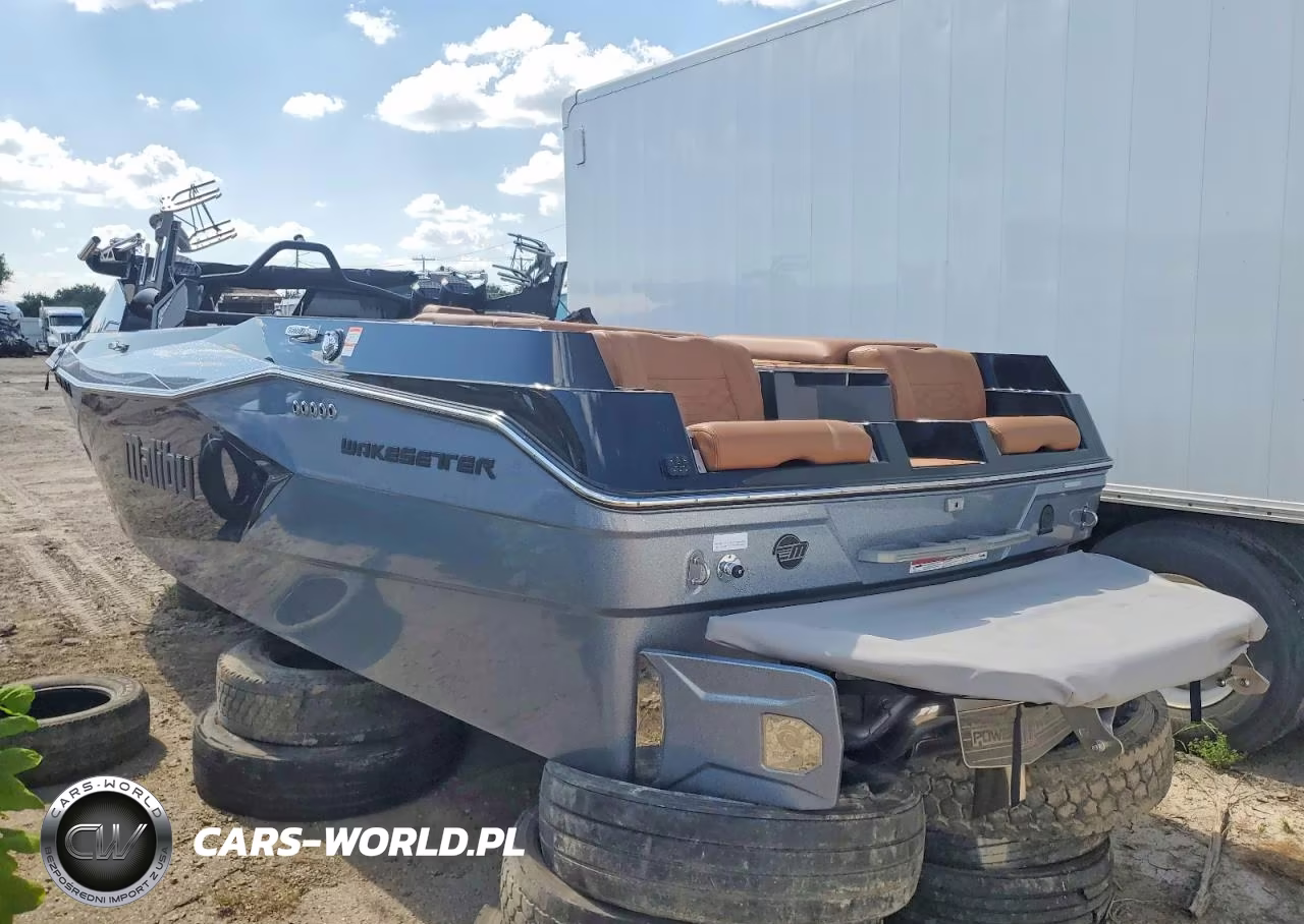 2023 Malibu Boats Wakesetter Boat VIN:MB2U2446B323 - 3