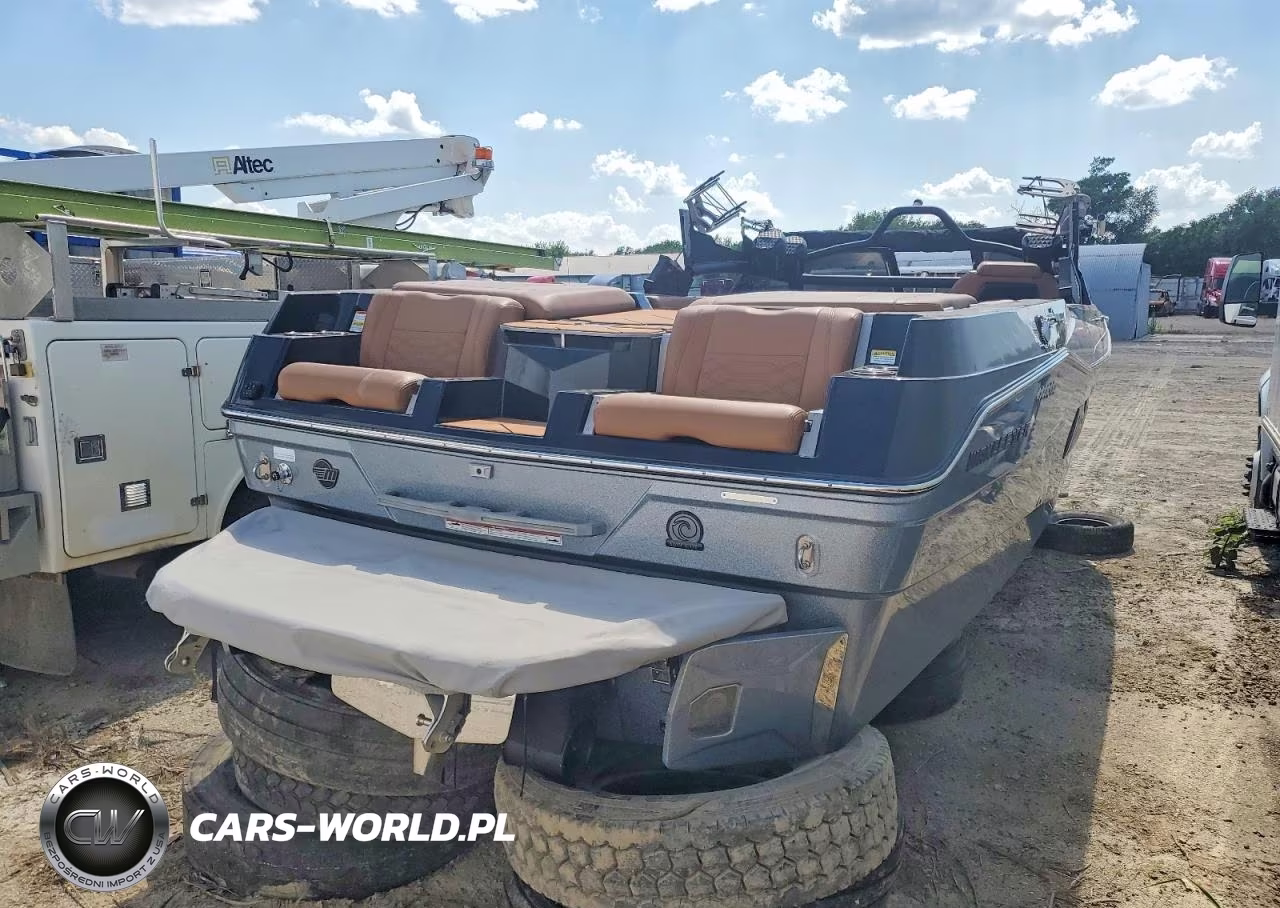 2023 Malibu Boats Wakesetter Boat VIN:MB2U2446B323 - 4