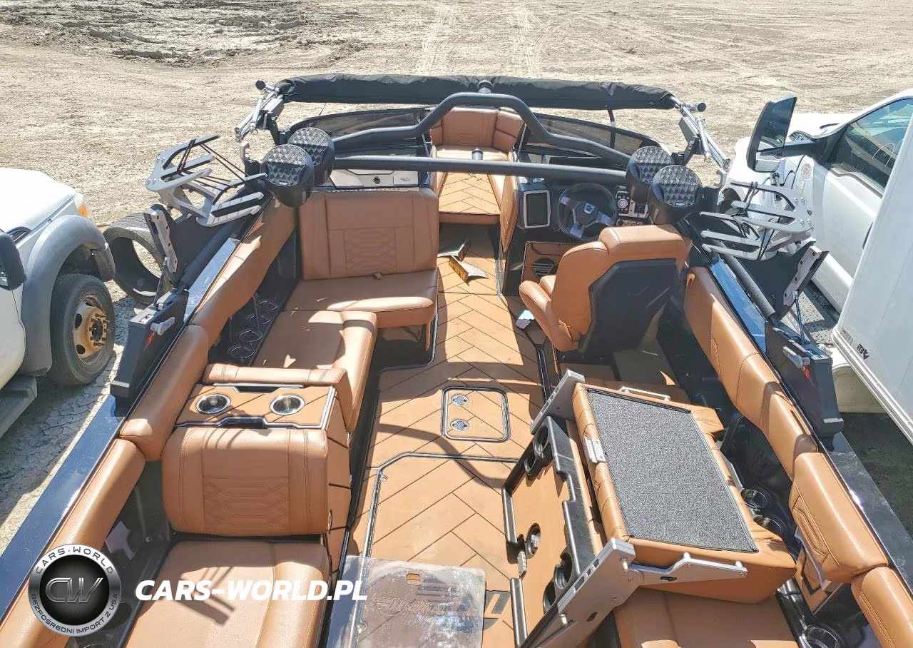 2023 Malibu Boats Wakesetter Boat VIN:MB2U2446B323 - 5
