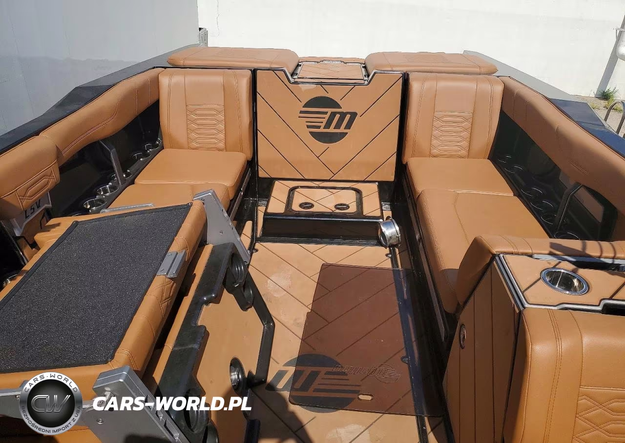 2023 Malibu Boats Wakesetter Boat VIN:MB2U2446B323 - 6