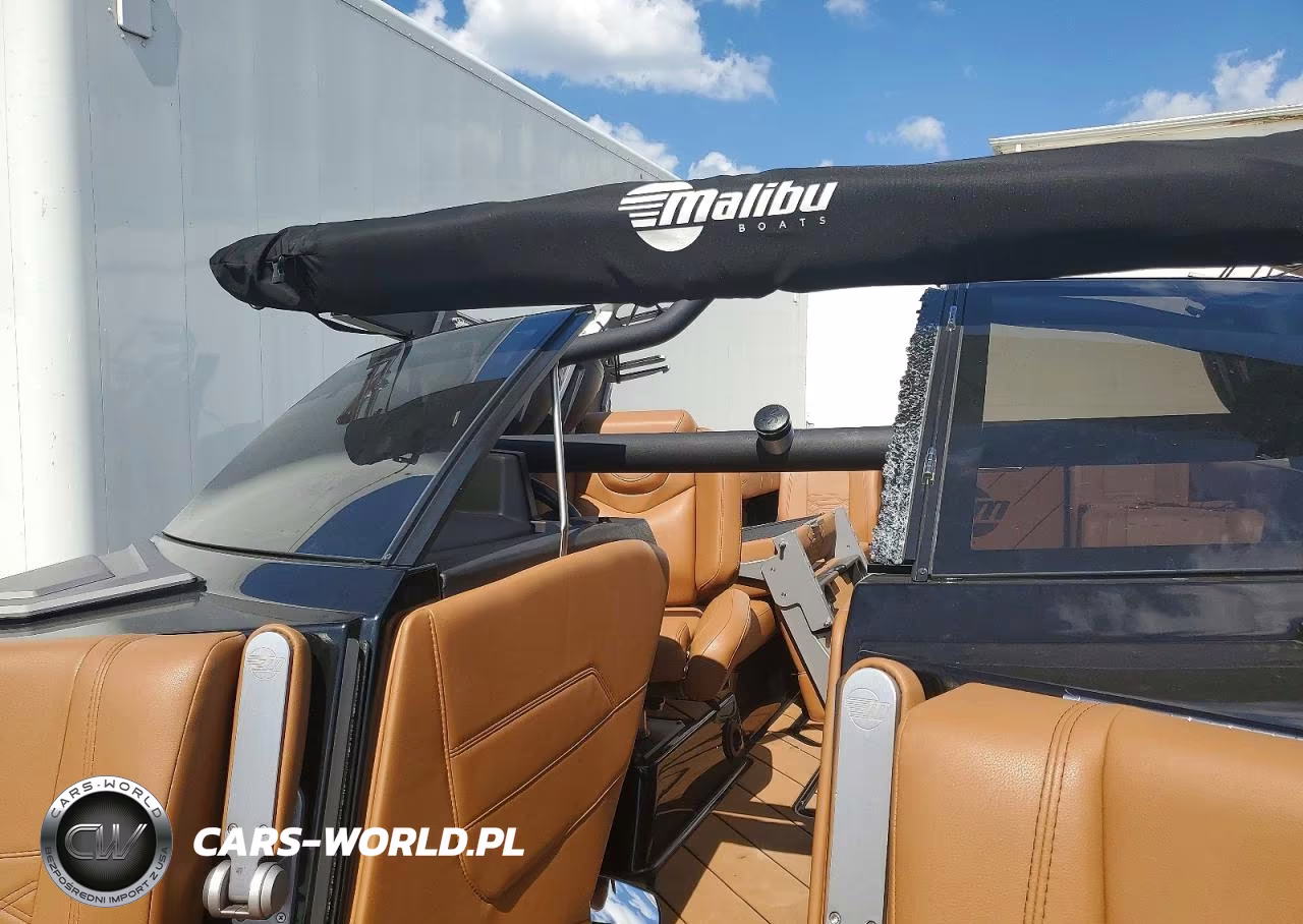 2023 Malibu Boats Wakesetter Boat VIN:MB2U2446B323 - 9