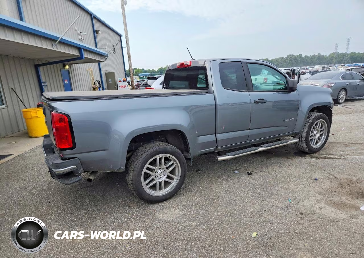 2018 Chevrolet Colorado VIN:1GCHSBEA0J1304662 - 3