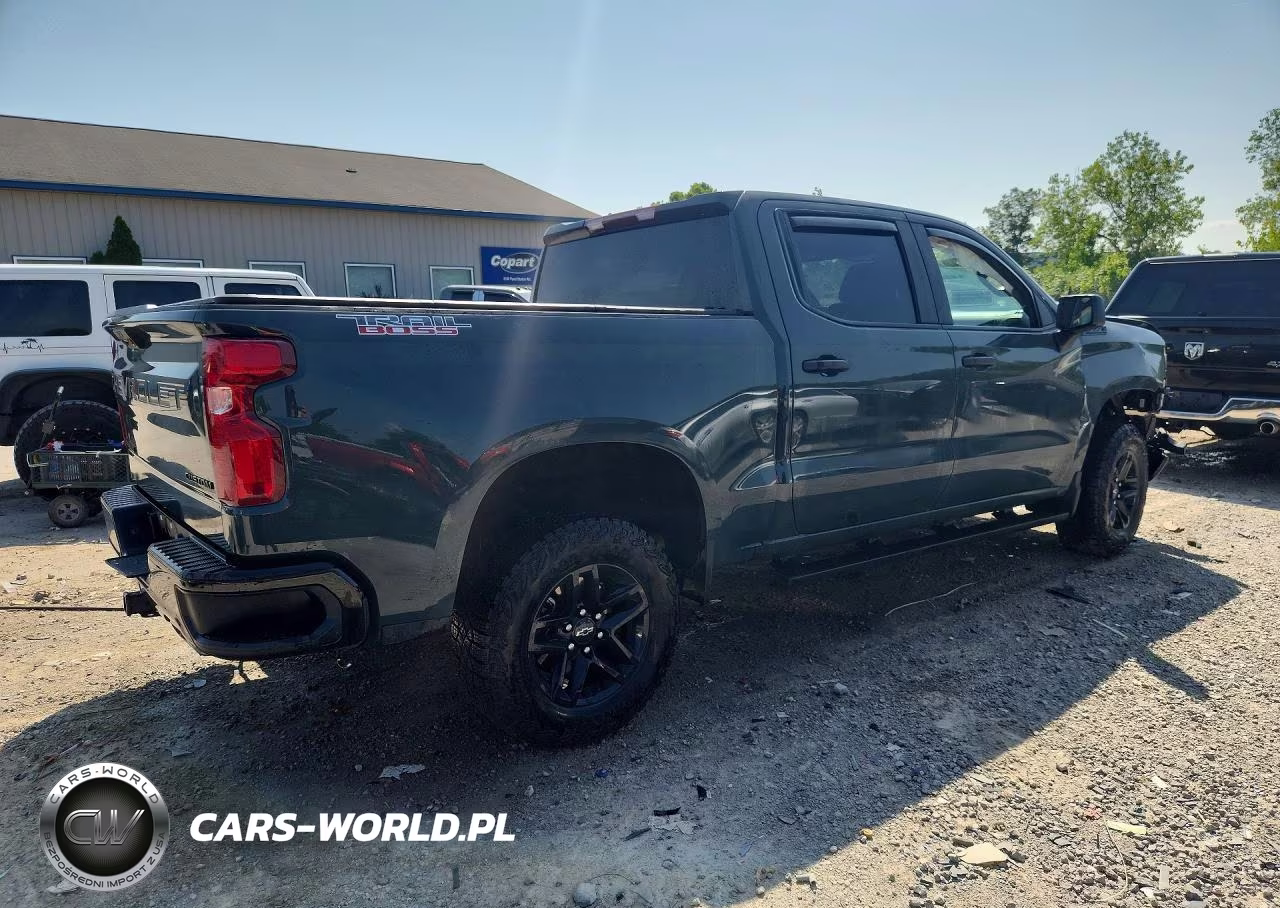 2026 Chevrolet Silverado K1500 Trail Boss Custom VIN:3GCUKCEDXTG108635 - 3