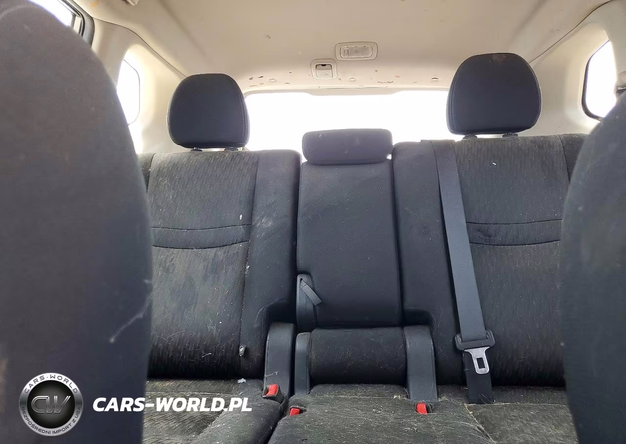 2018 Nissan Rogue S VIN:KNMAT2MTXJP601369 - 10