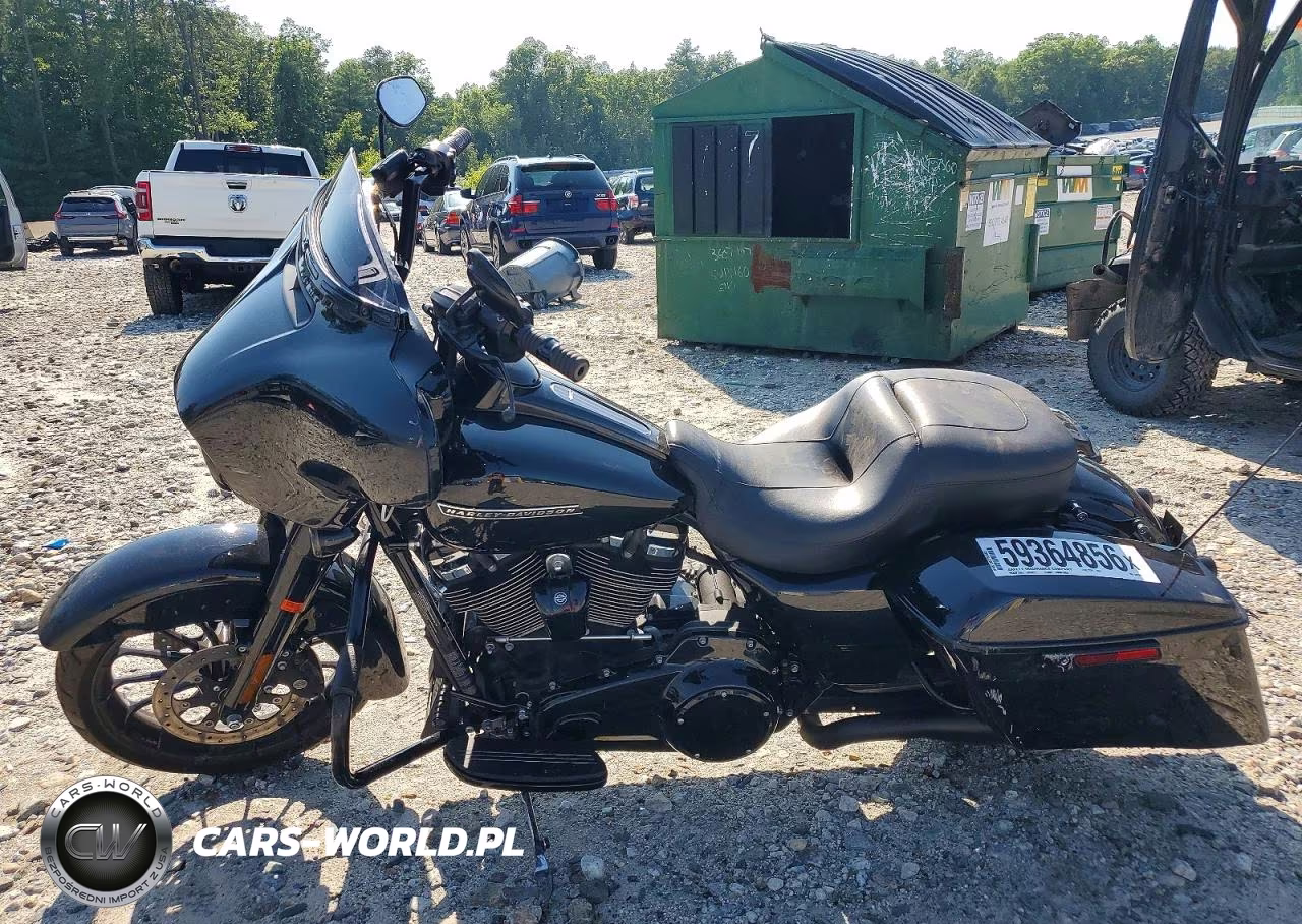 2018 Harley-Davidson Flhxs Street Glide Special VIN:1HD1KRC10JB620326 - 3