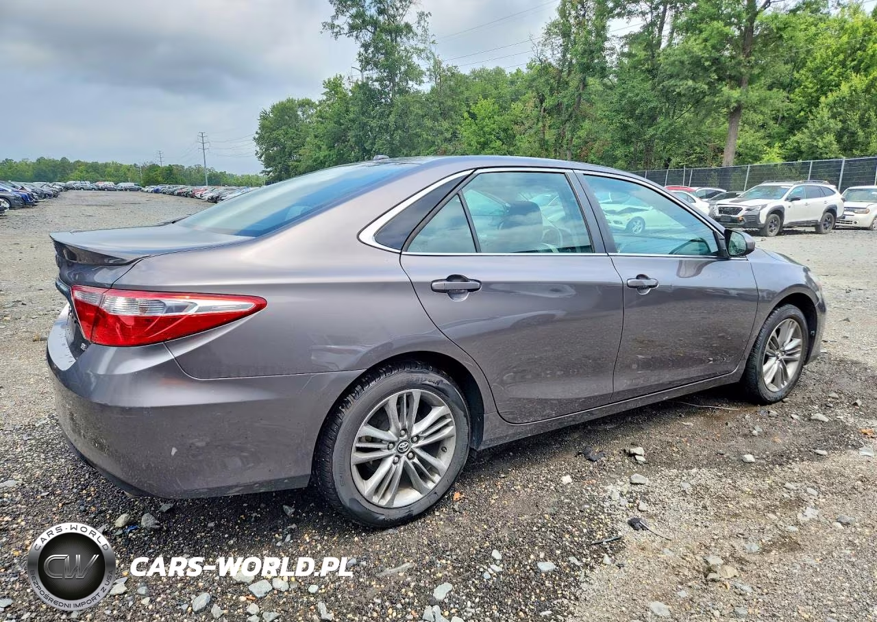 2017 Toyota Camry Le VIN:4T1BF1FK8HU383644 - 3