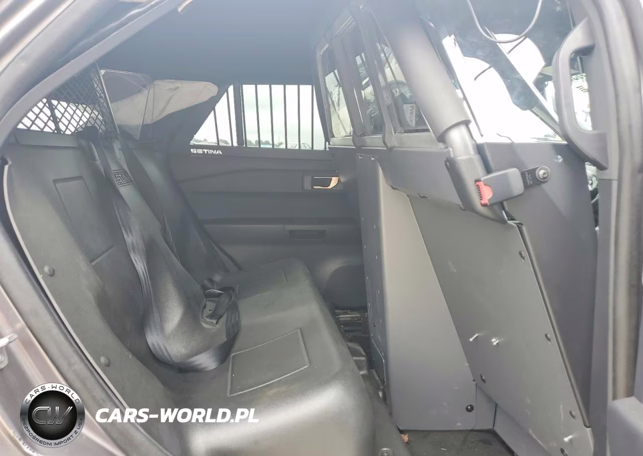 2025 Ford Explorer Police Interceptor VIN:1FM5K8AB1SGA73589 - 10