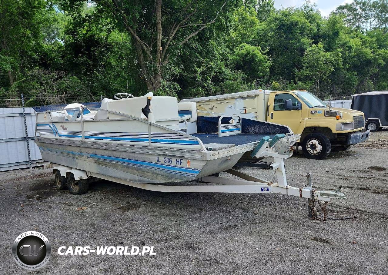 1990 Misty Harbor Boat