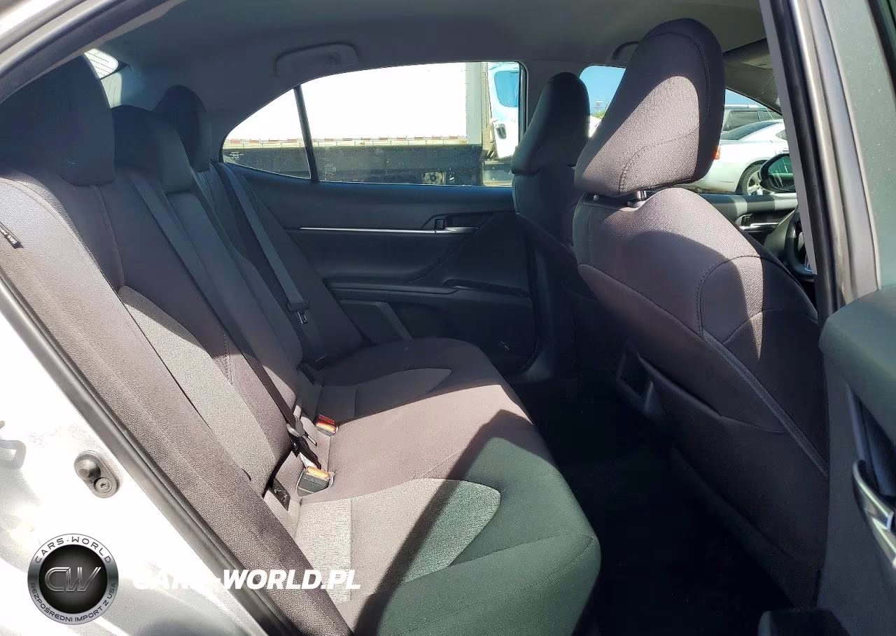 2019 Toyota Camry L VIN:4T1B11HK2KU697499 - 10