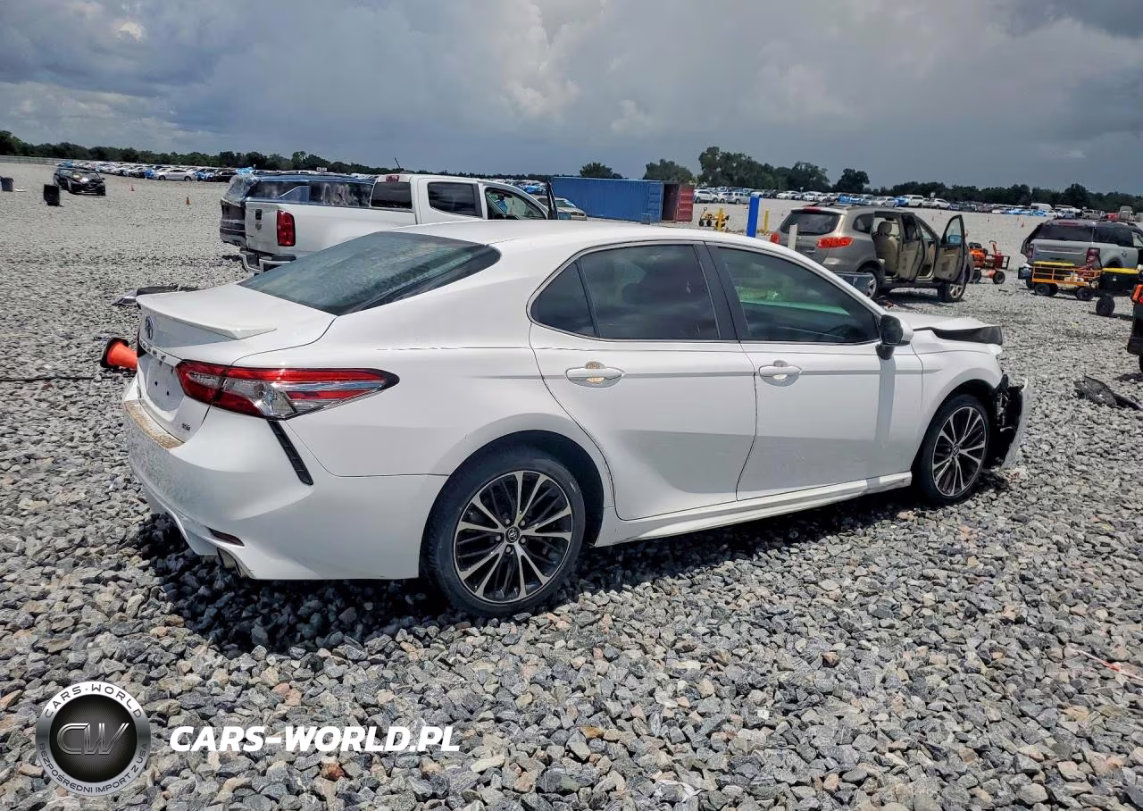 2018 Toyota Camry Se VIN:4T1B11HK0JU022524 - 3