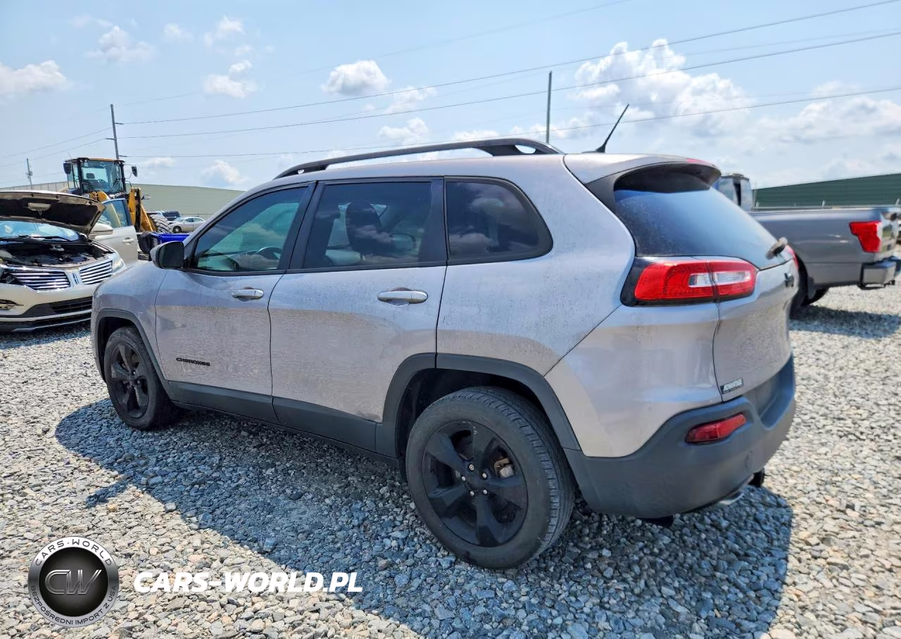 2018 Jeep Cherokee Latitude VIN:1C4PJLCB7JD543124 - 2