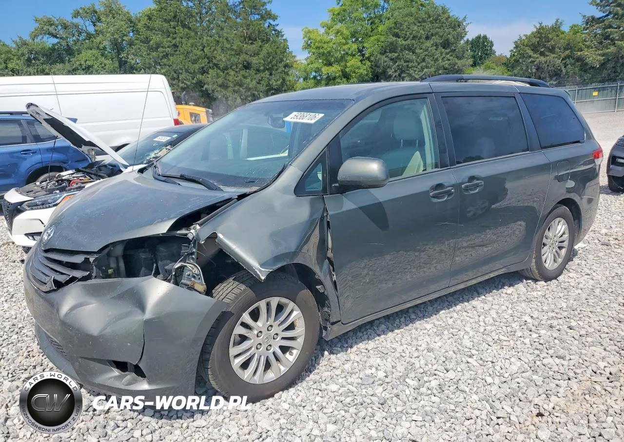 2014 Toyota Sienna Xle 8-Passenger
