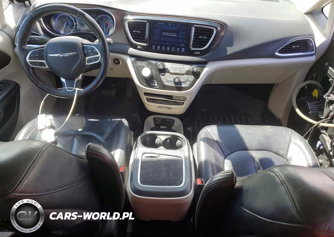 2017 Chrysler Pacifica Touring L Plus VIN:2C4RC1EGXHR628305 - 8