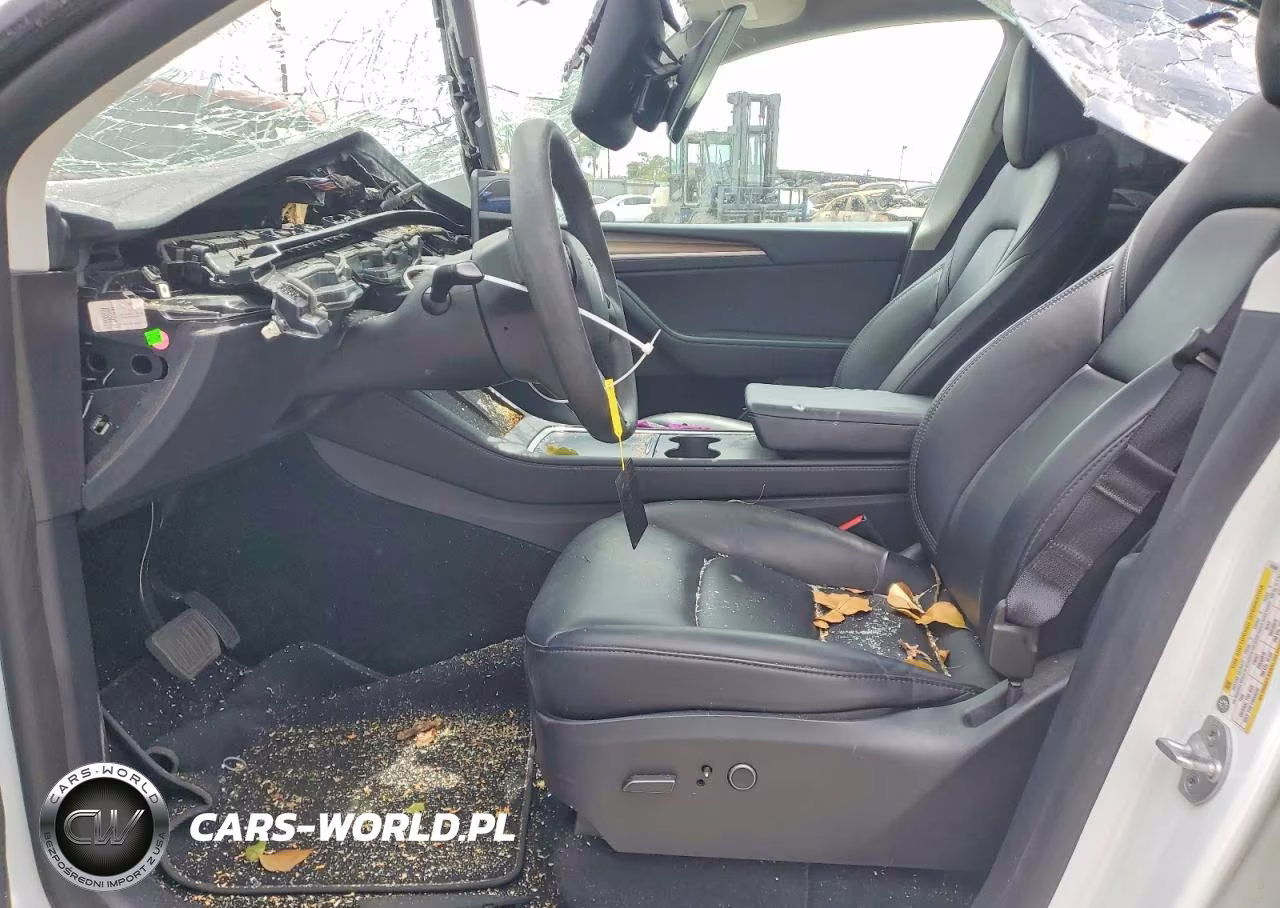 2024 Tesla Model Y VIN:7SAYGAEE9RF016000 - 7