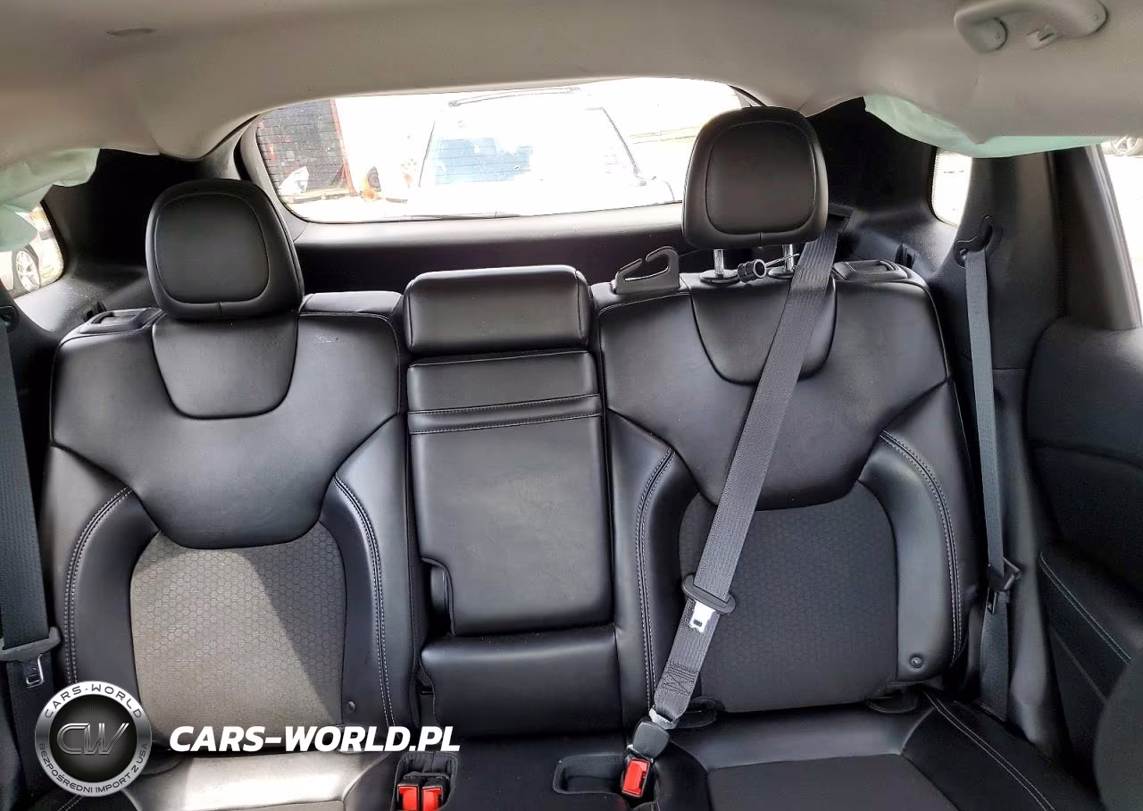 2019 Jeep Cher Latitude VIN:1C4PJMLNXKD345932 - 10
