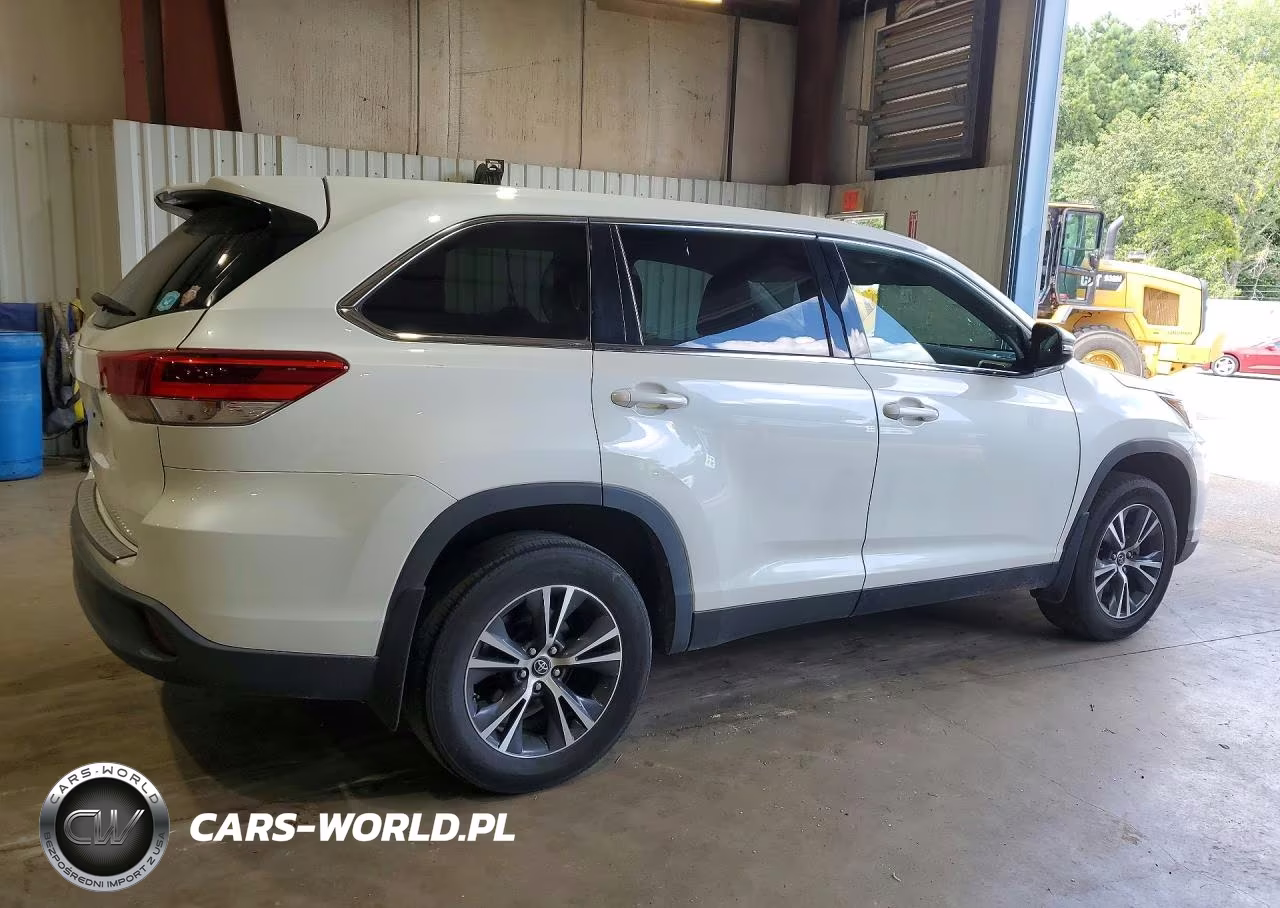 2019 Toyota Highlander Le VIN:5TDZZRFH0KS365633 - 3