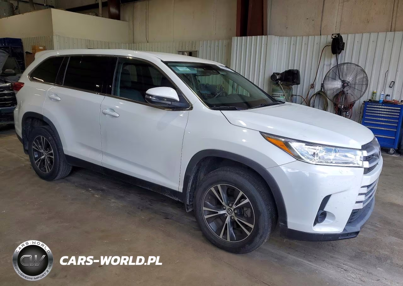 2019 Toyota Highlander Le VIN:5TDZZRFH0KS365633 - 4
