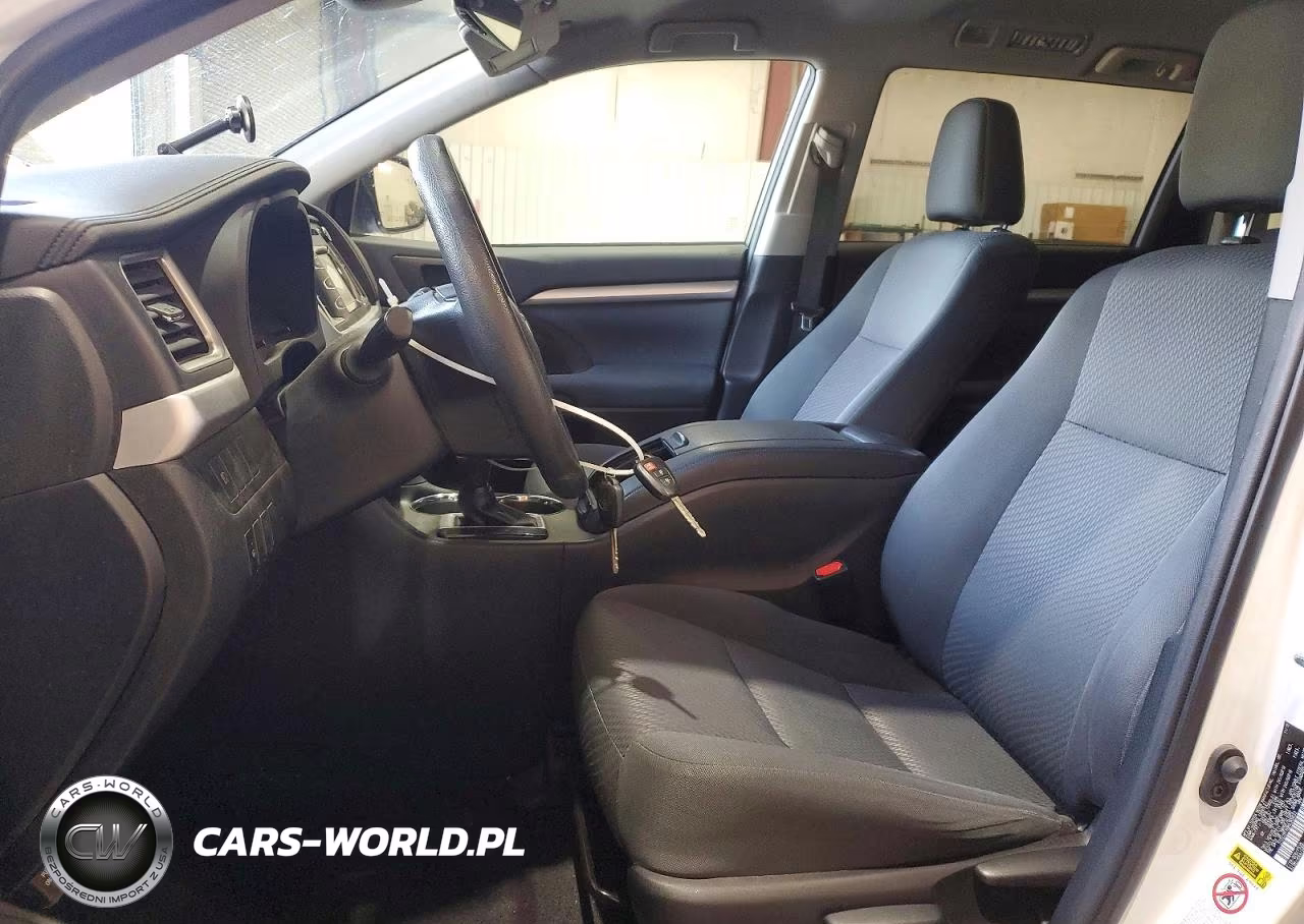 2019 Toyota Highlander Le VIN:5TDZZRFH0KS365633 - 7