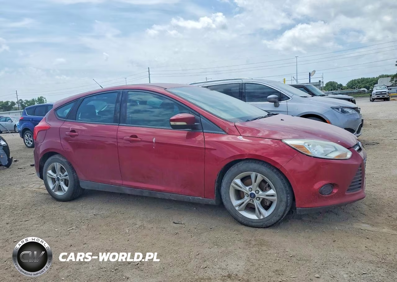 2014 Ford Focus Se VIN:1FADP3K20EL350737 - 4