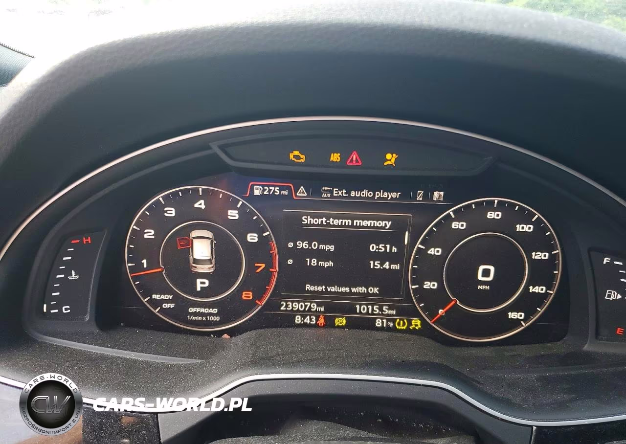 2018 Audi Q7 Premium Plus VIN:WA1LAAF7XJD000449 - 9