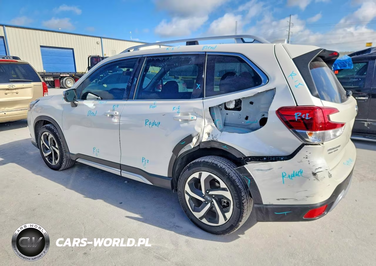 2022 Subaru Forester Touring VIN:JF2SKARC6NH496132 - 2