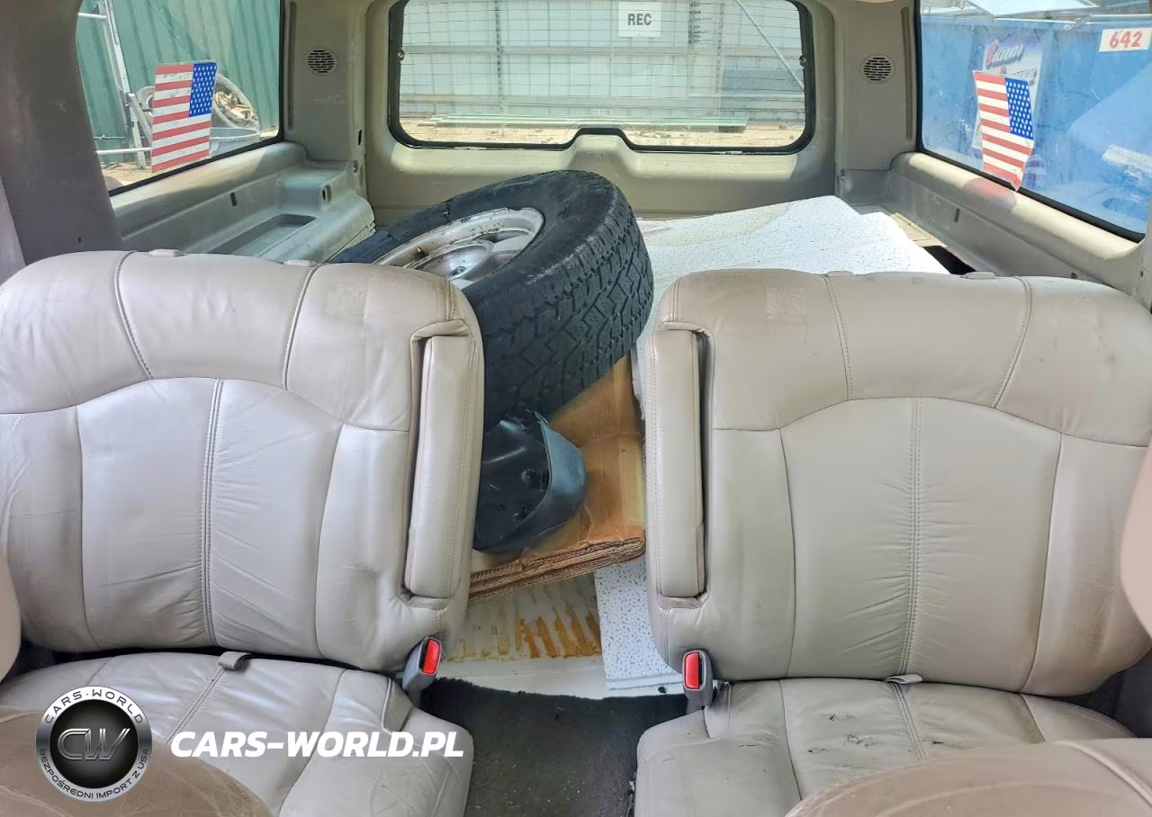 2002 Chevrolet Suburban K1500 VIN:3GNFK16Z32G257661 - 10