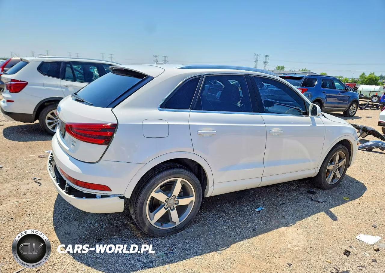 2015 Audi Q3 Premium Plus VIN:WA1EFCFSXFR007325 - 3
