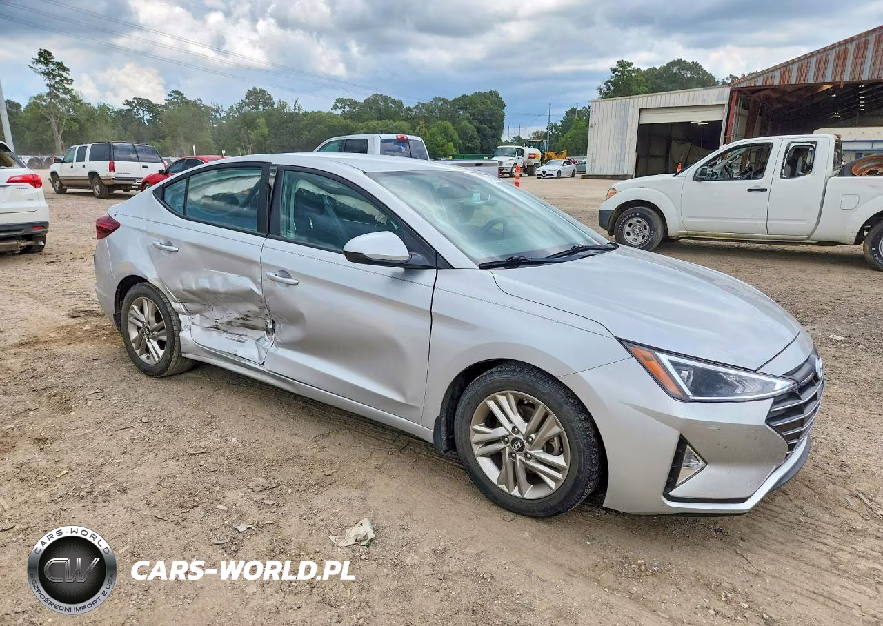 2019 Hyundai Elantra Sel VIN:5NPD84LF2KH478301 - 4