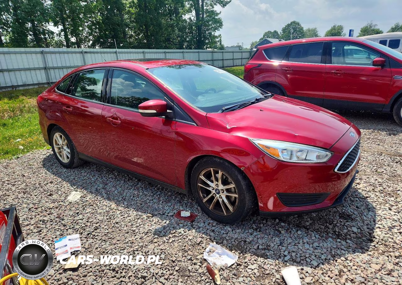 2015 Ford Focus Se VIN:1FADP3F21FL353237 - 4