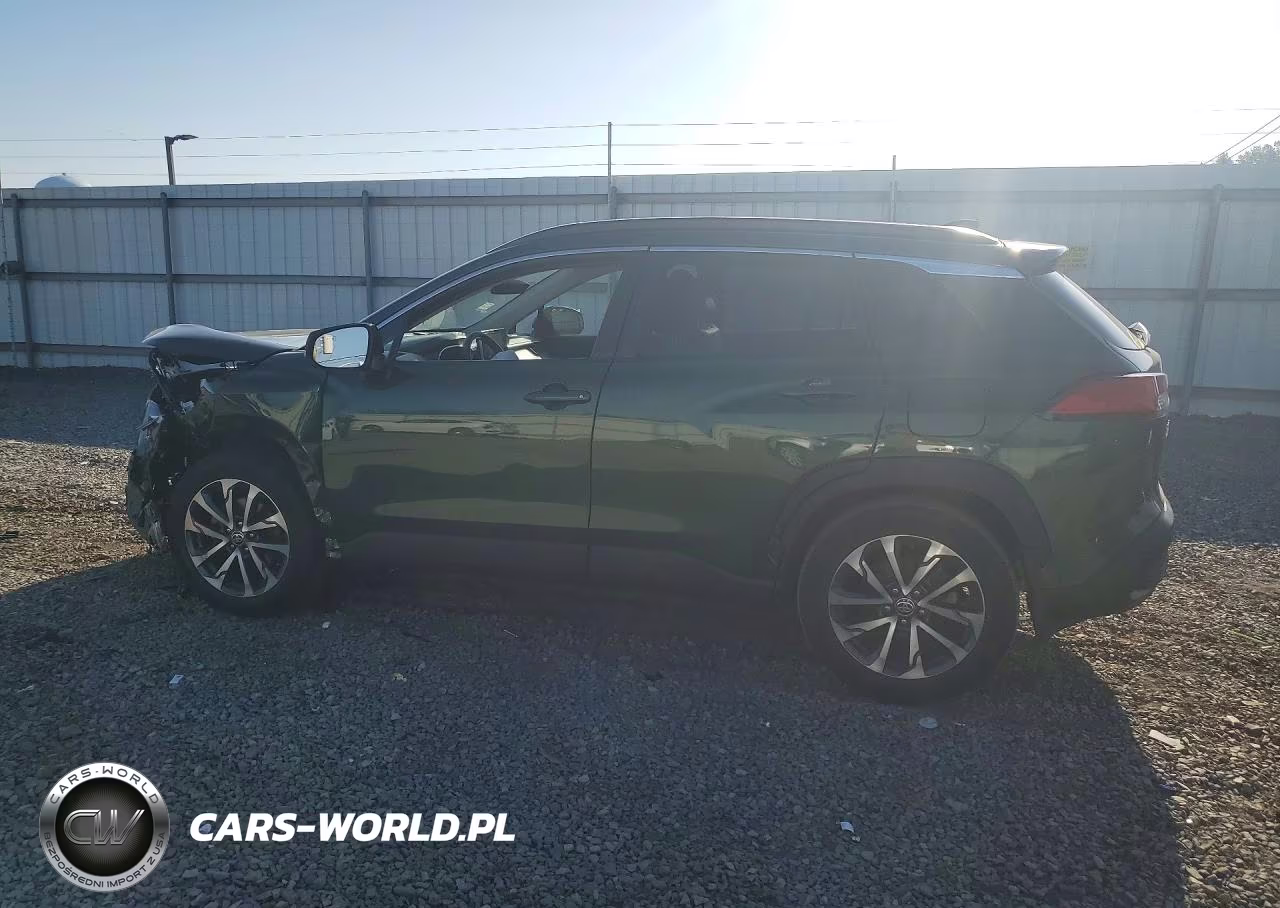 2022 Toyota Corolla Cross Xle VIN:7MUDAABG7NV013935 - 2