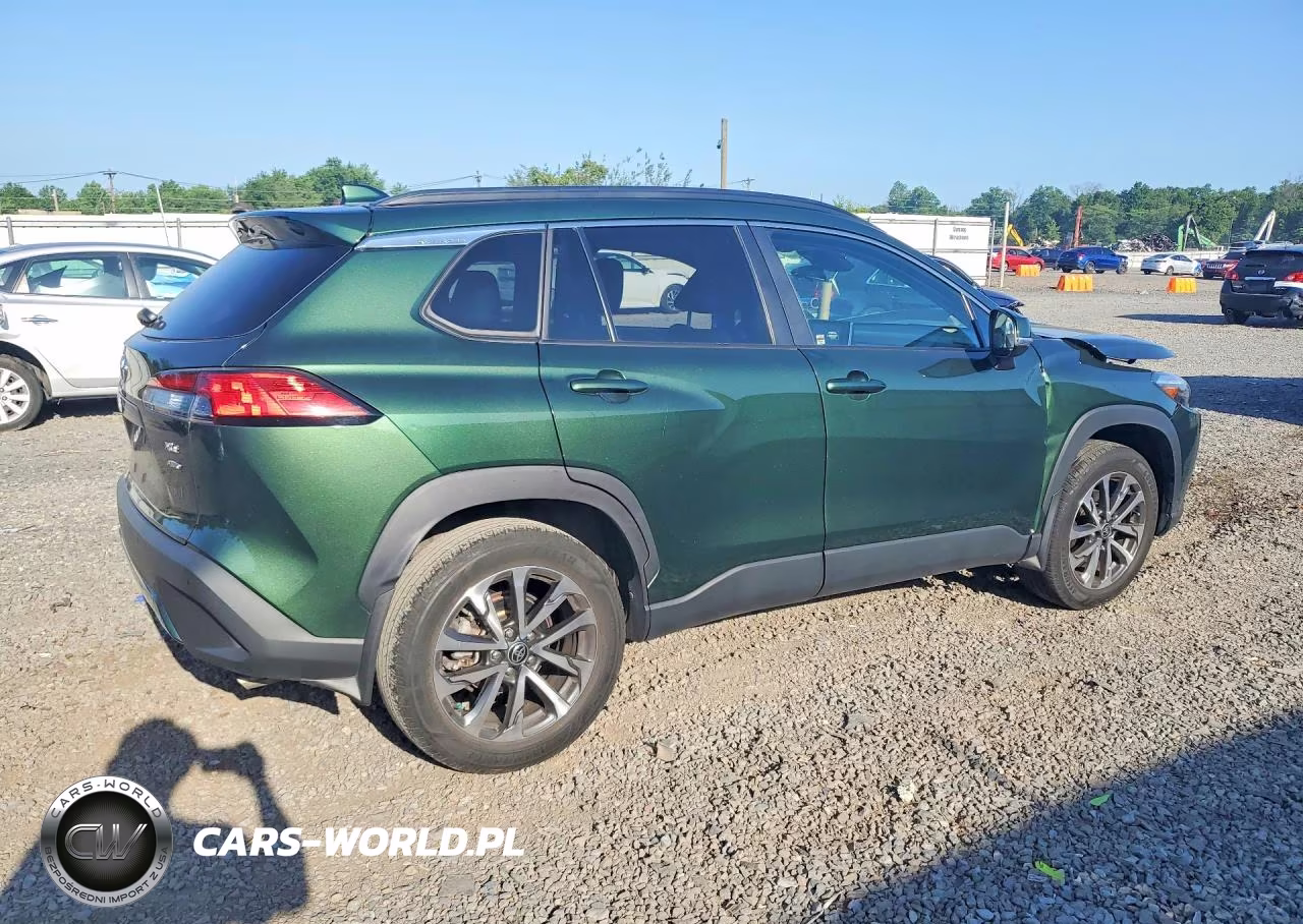 2022 Toyota Corolla Cross Xle VIN:7MUDAABG7NV013935 - 3