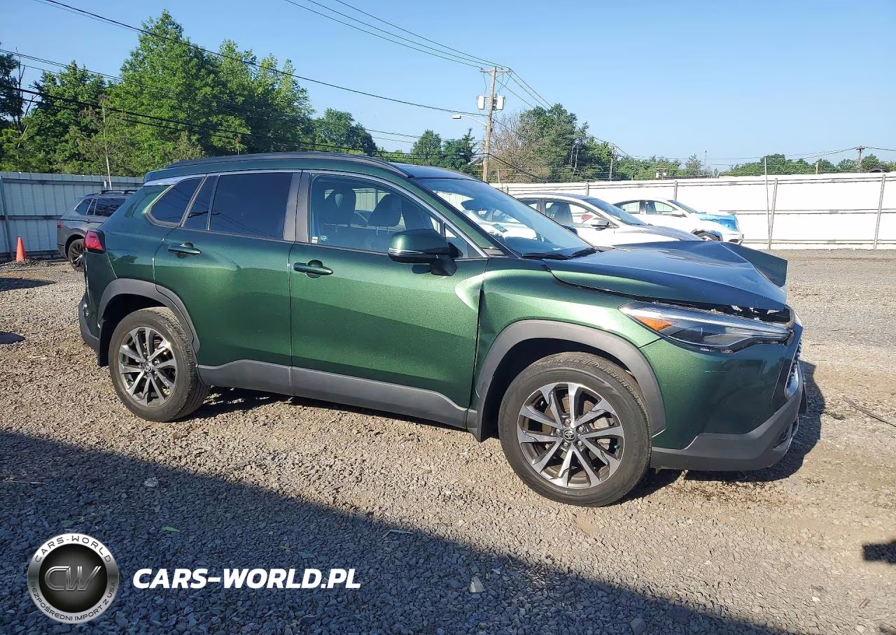2022 Toyota Corolla Cross Xle VIN:7MUDAABG7NV013935 - 4