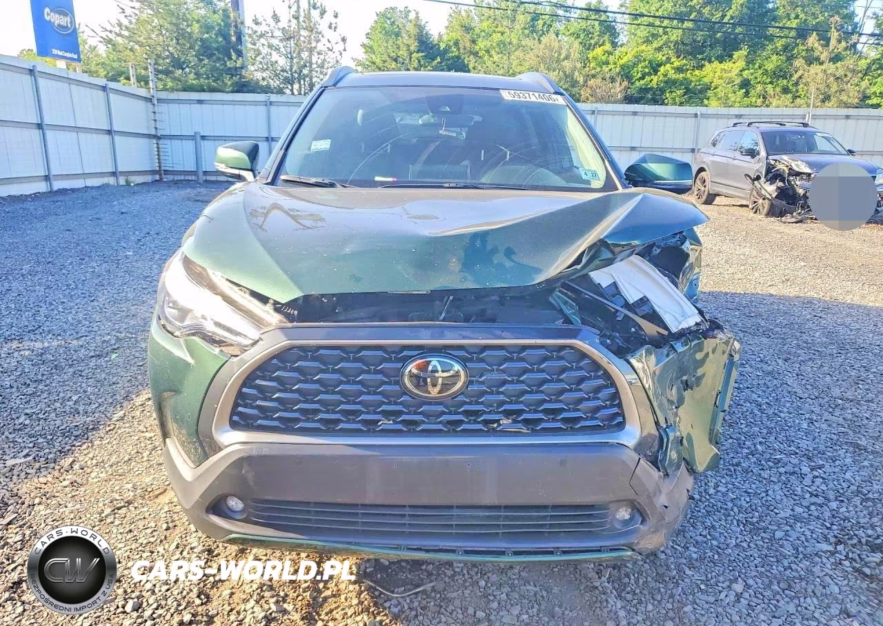 2022 Toyota Corolla Cross Xle VIN:7MUDAABG7NV013935 - 5