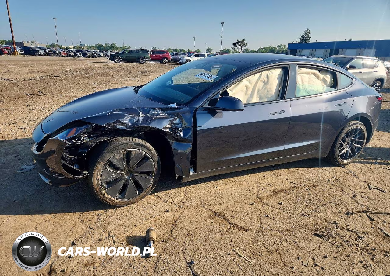 2026 Tesla Model 3 – zdjęcie 1 z 12