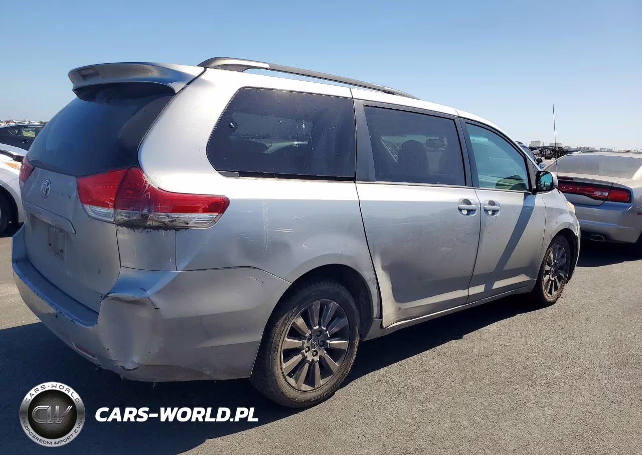 2014 Toyota Sienna Le VIN:5TDJK3DCXES077807 - 3