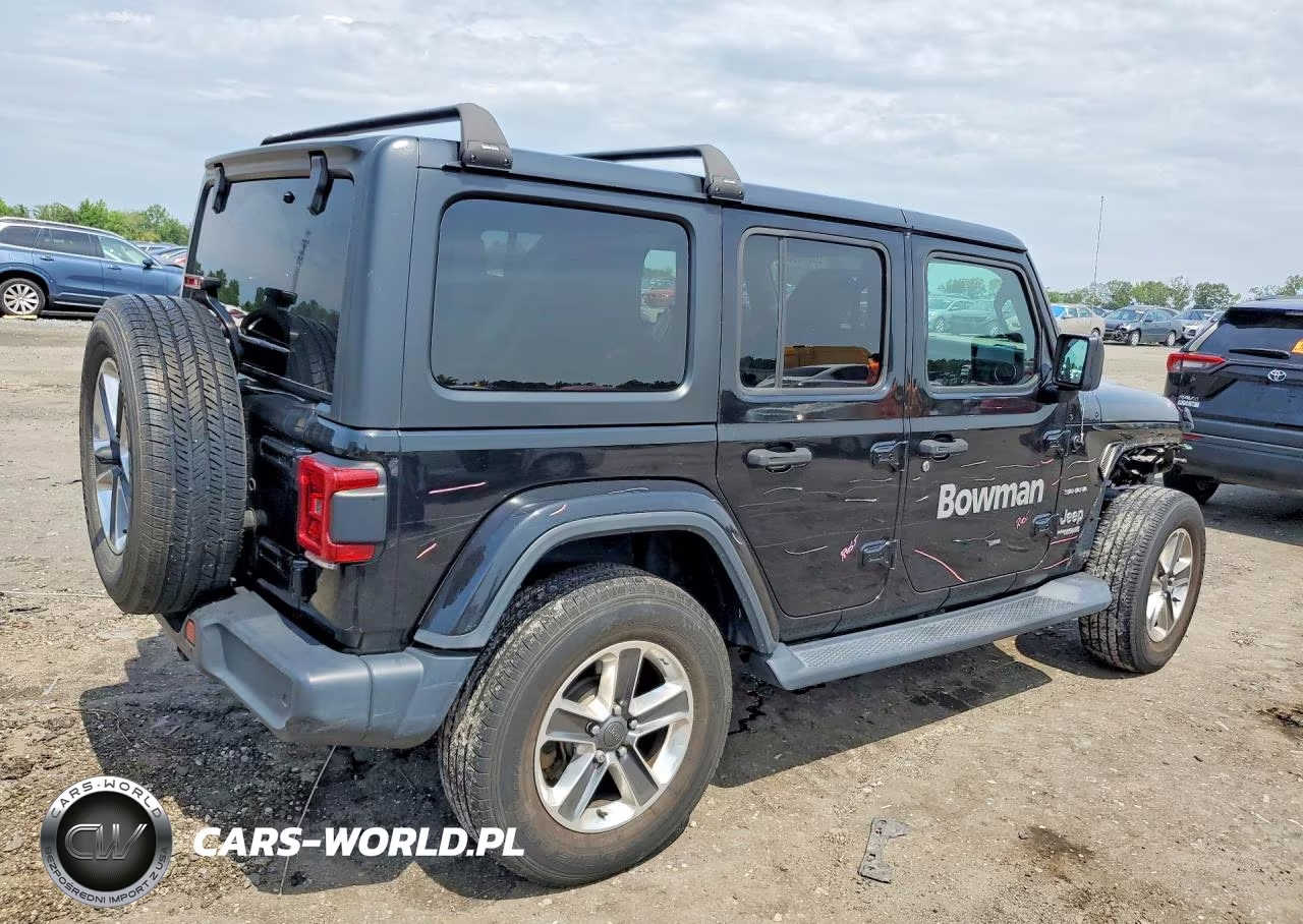 2019 Jeep Wrangler Unlimited Sahara VIN:1C4HJXEN1KW507728 - 3
