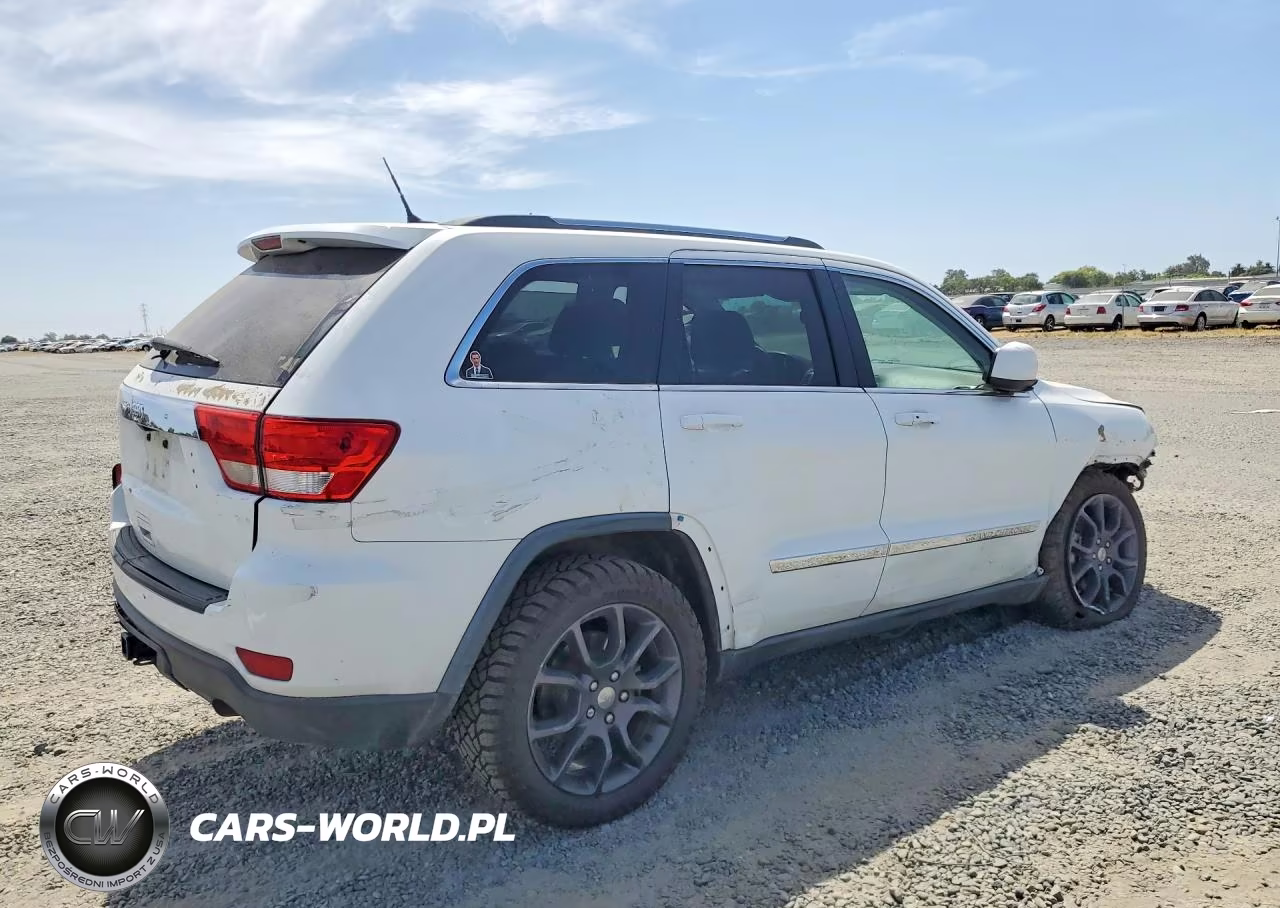 2013 Jeep Grand Cherokee Laredo VIN:1C4RJFAG2DC646230 - 3