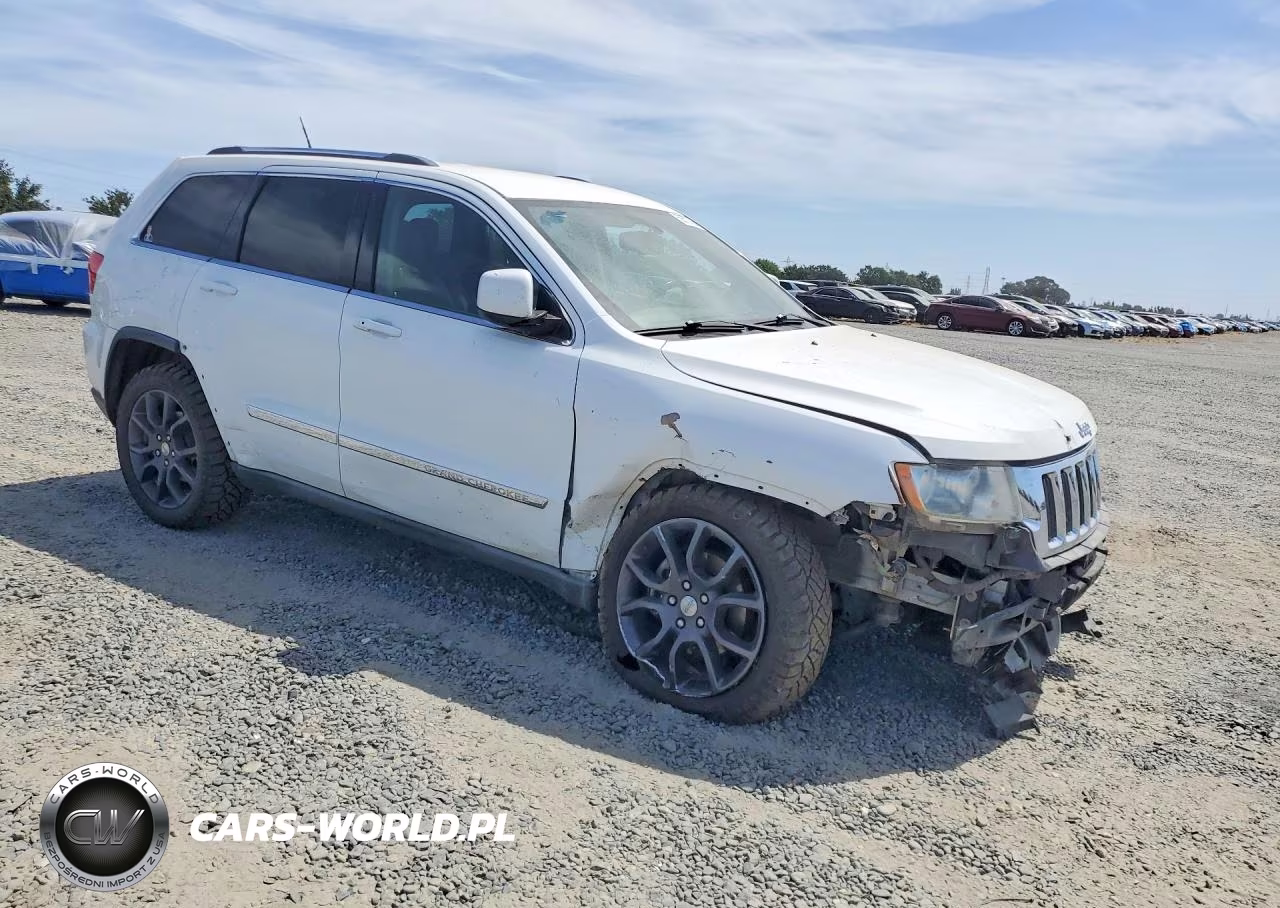 2013 Jeep Grand Cherokee Laredo VIN:1C4RJFAG2DC646230 - 4