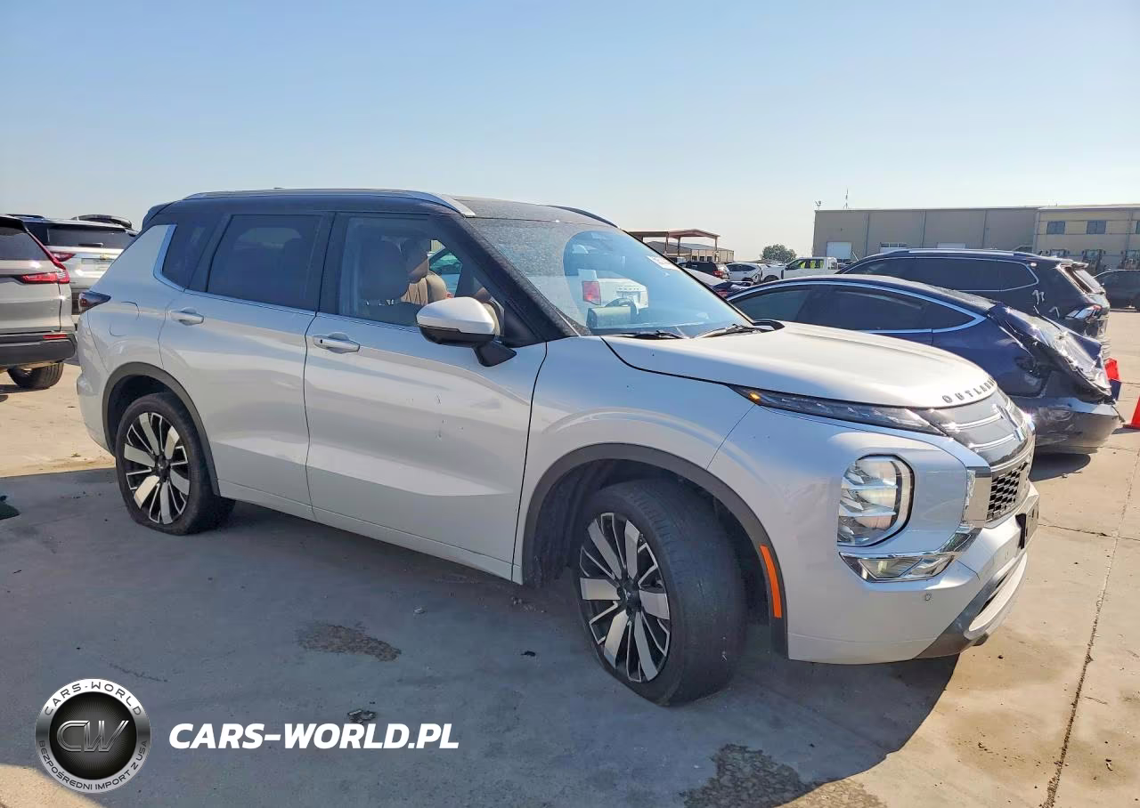 2025 Mitsubishi Outlander Sel VIN:JA4J3WA81SZ038493 - 4