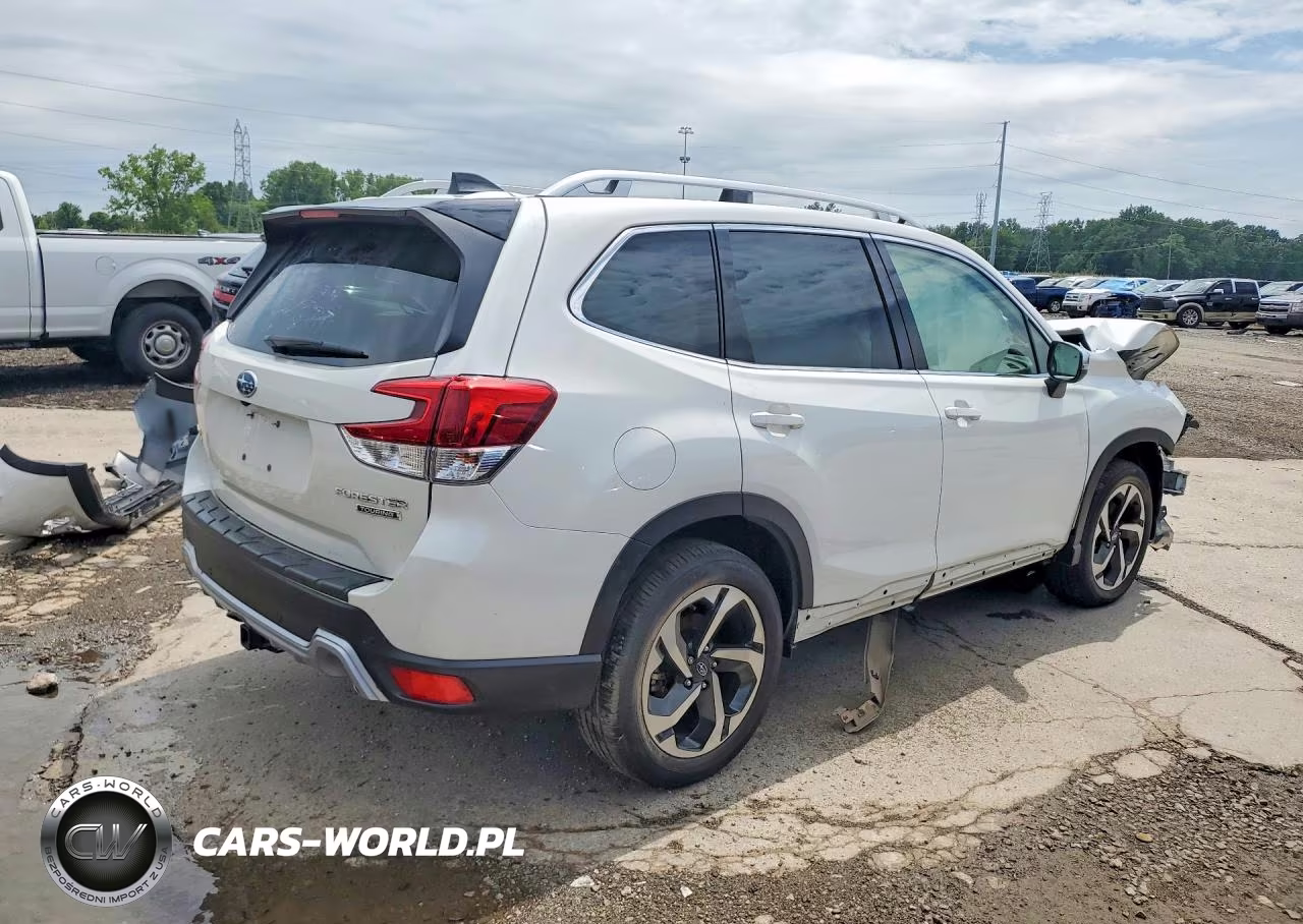 2024 Subaru Forester Touring VIN:JF2SKAMCXRH404372 - 3