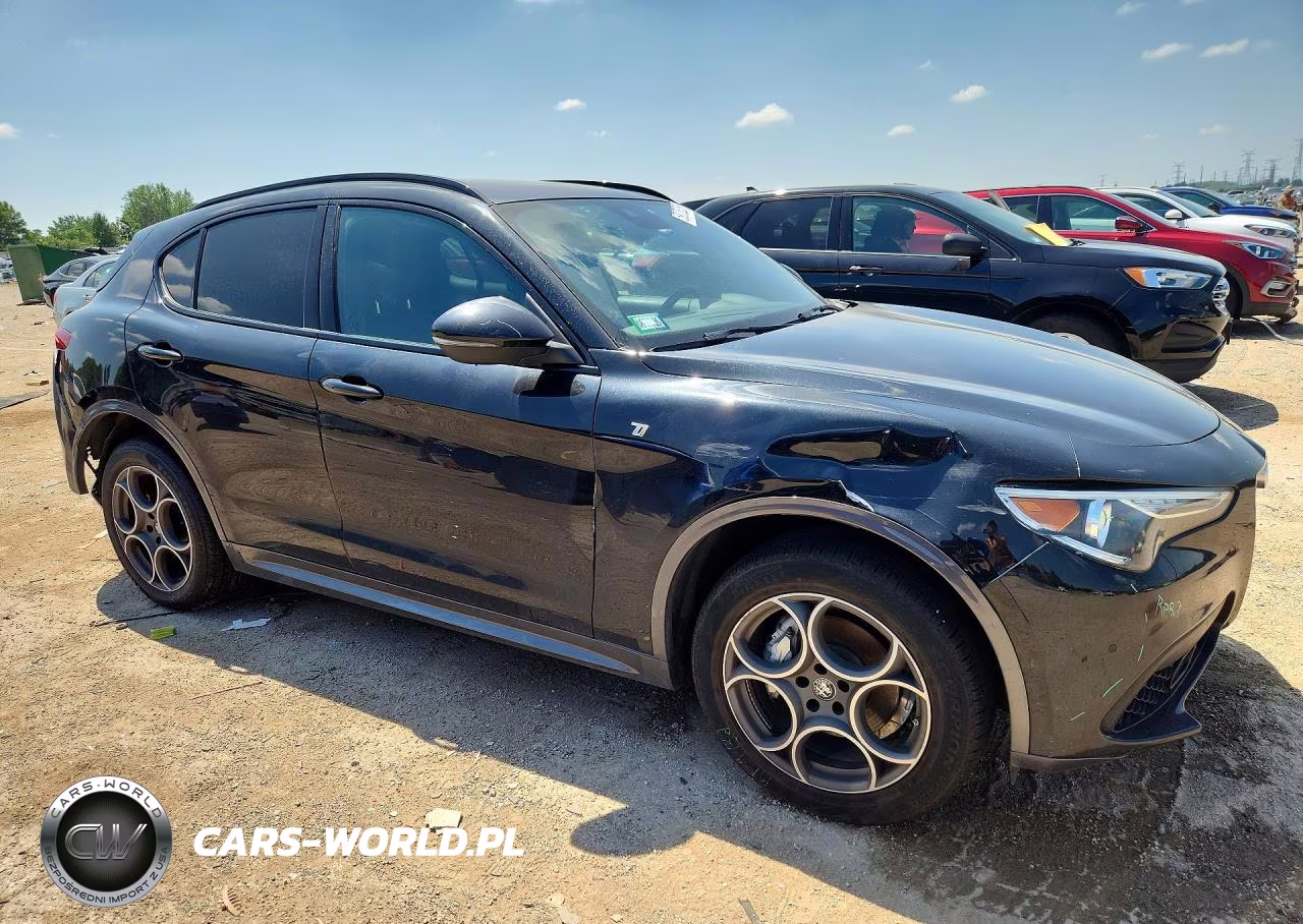 2023 Alfa Romeo Stelvio Ti VIN:ZASPAKBNXP7D54214 - 4