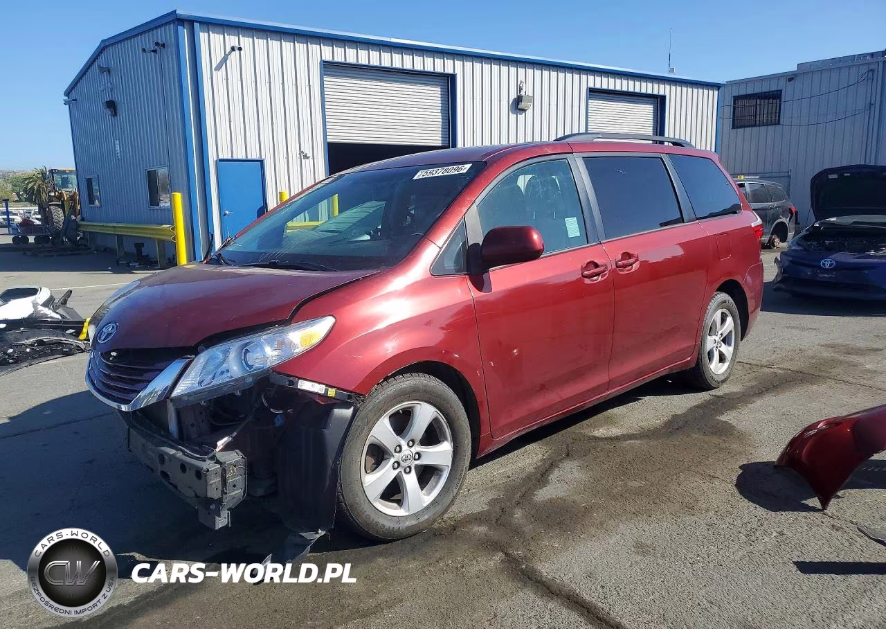 2015 Toyota Sienna Le – zdjęcie 1 z 13