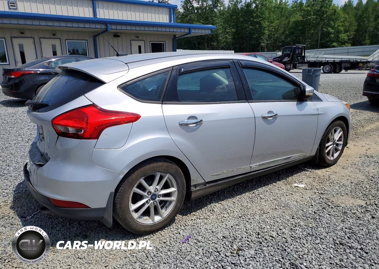 2016 Ford Focus Se VIN:1FADP3K21GL385323 - 3