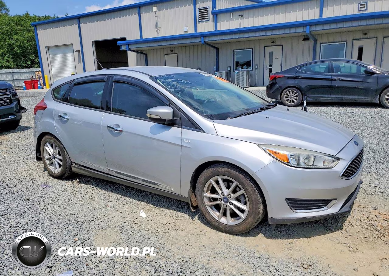 2016 Ford Focus Se VIN:1FADP3K21GL385323 - 4