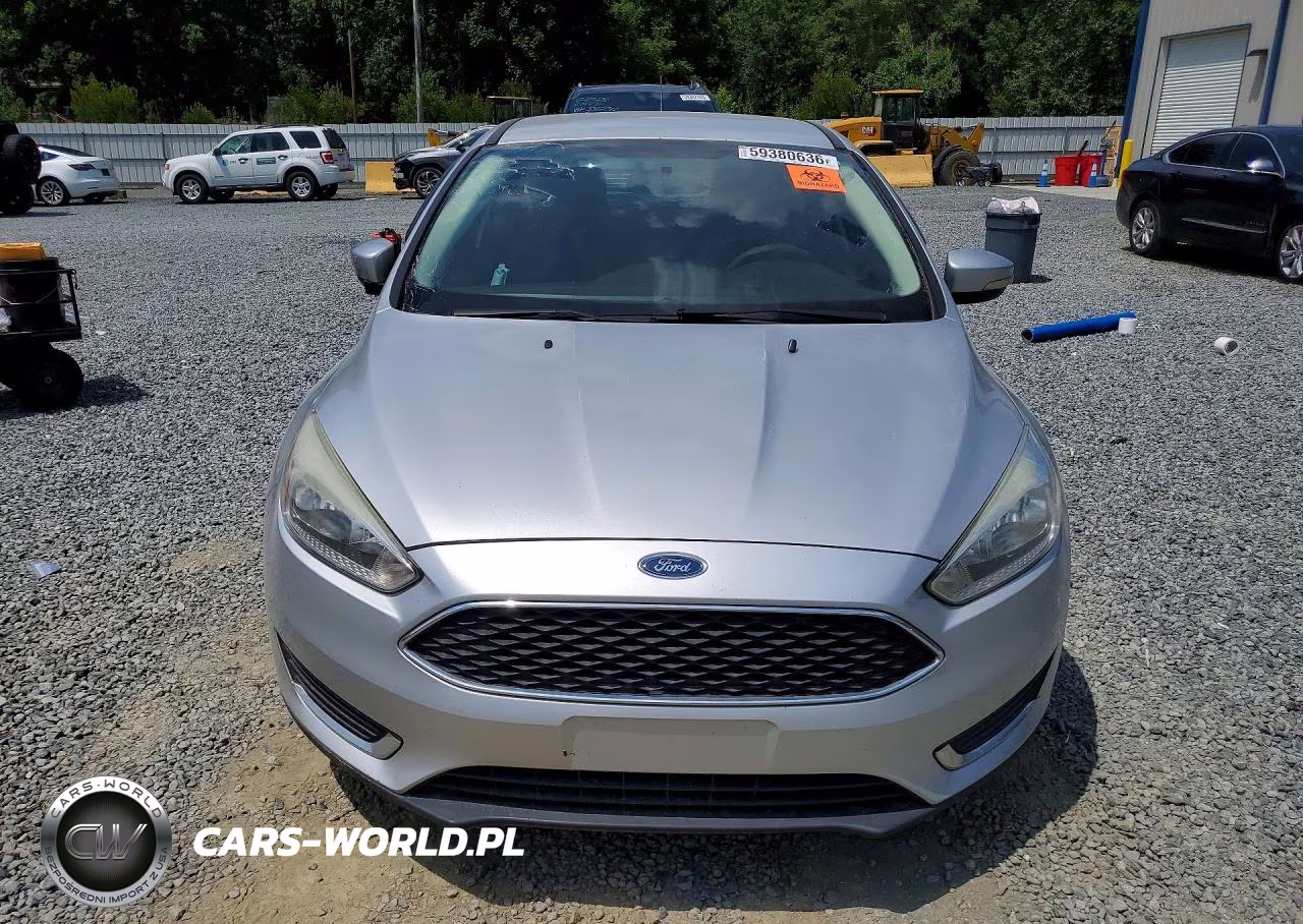 2016 Ford Focus Se VIN:1FADP3K21GL385323 - 5