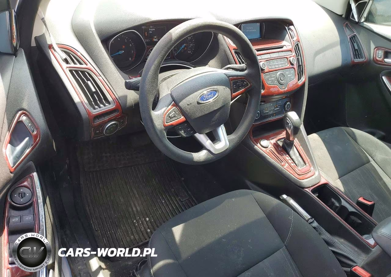 2016 Ford Focus Se VIN:1FADP3K21GL385323 - 8