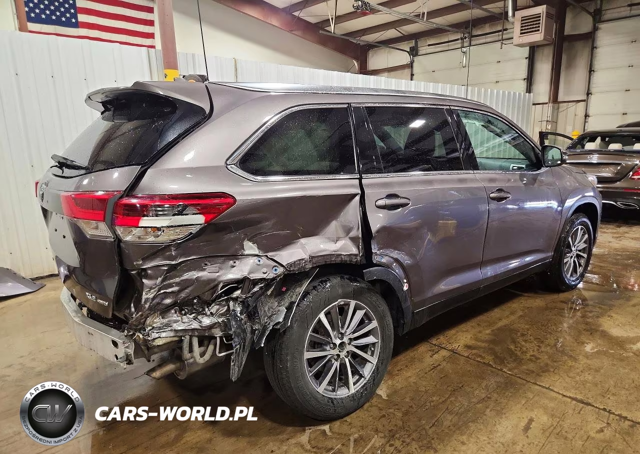 2019 Toyota Highlander Xle VIN:5TDJZRFH6KS580236 - 3