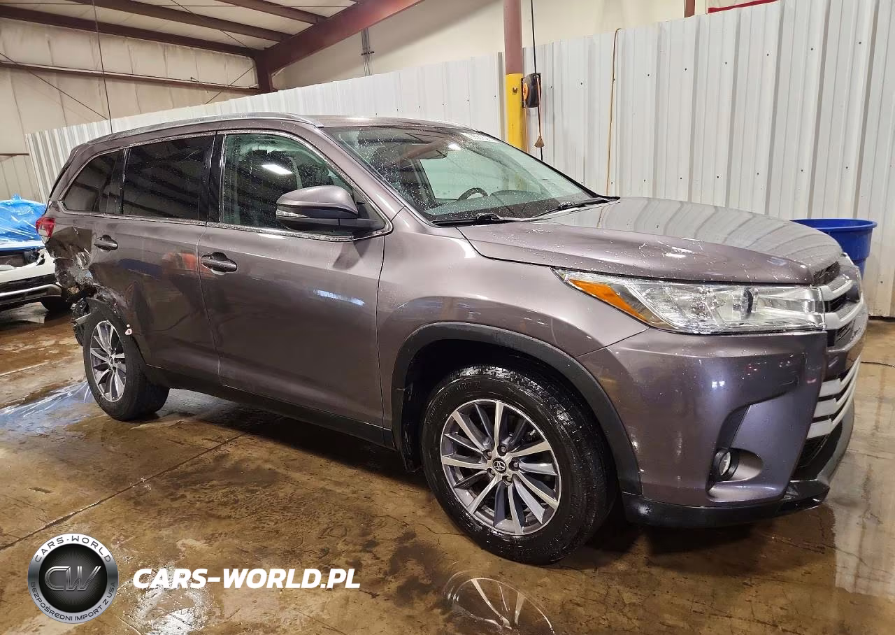 2019 Toyota Highlander Xle VIN:5TDJZRFH6KS580236 - 4