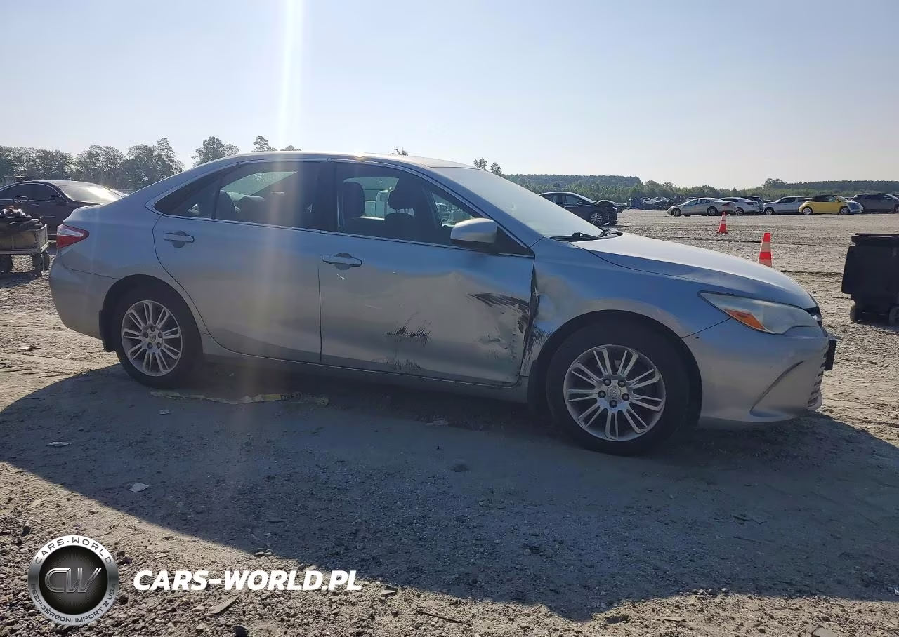 2015 Toyota Camry Le VIN:4T1BF1FK8FU940551 - 4