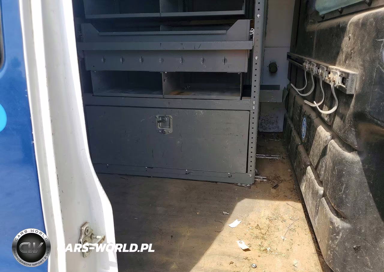 2018 Chevrolet Express G2500 VIN:1GCWGAFP2J1183185 - 10